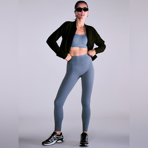 Victoria’s Secret XXL Black VSX Featherweight Knit Full Zip Jacket - Picture 4 of 4